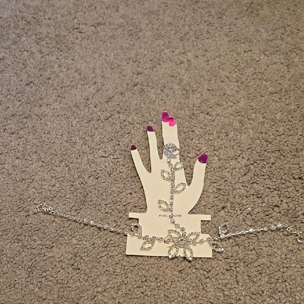 Elegant Silver Leaf Bracelet